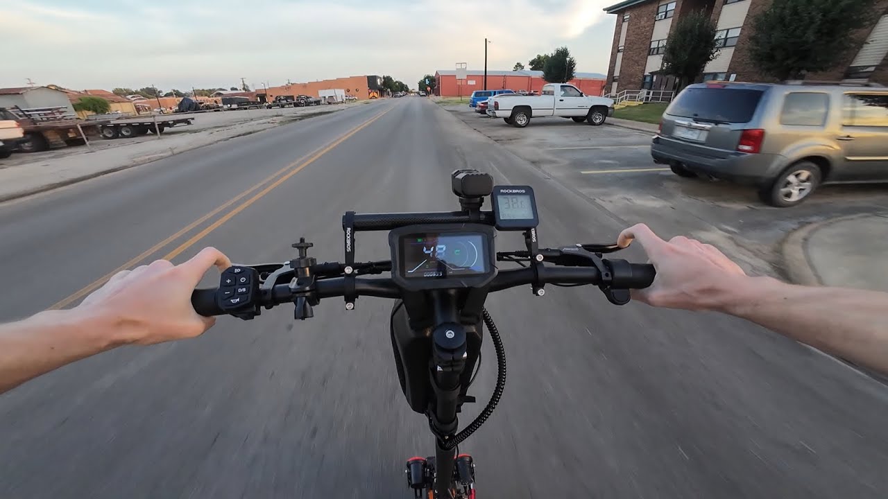 MetaMoov ZO01 Plus & Nanrobot Scooters, Cruising, Top-speed Runs, Mustang Burnout!
