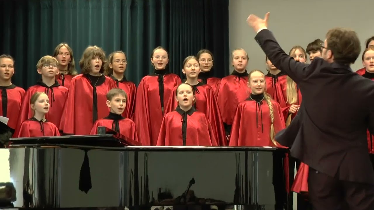„Bičių dainelė“ - muz. Z. Bružaitės, eil. R. Skučaitės, klavyras D. Pulausko