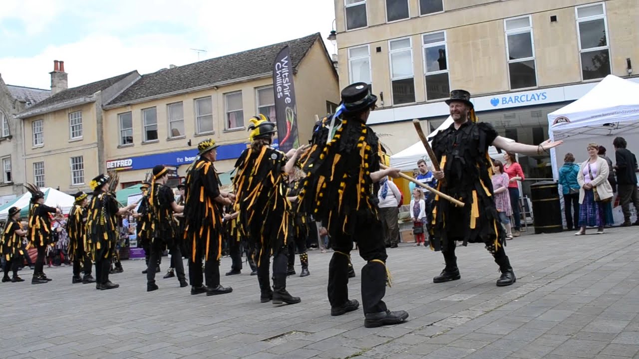 Wrecker's Border Morris'Much Wenlock' @ Chippenham 2015  Monday
