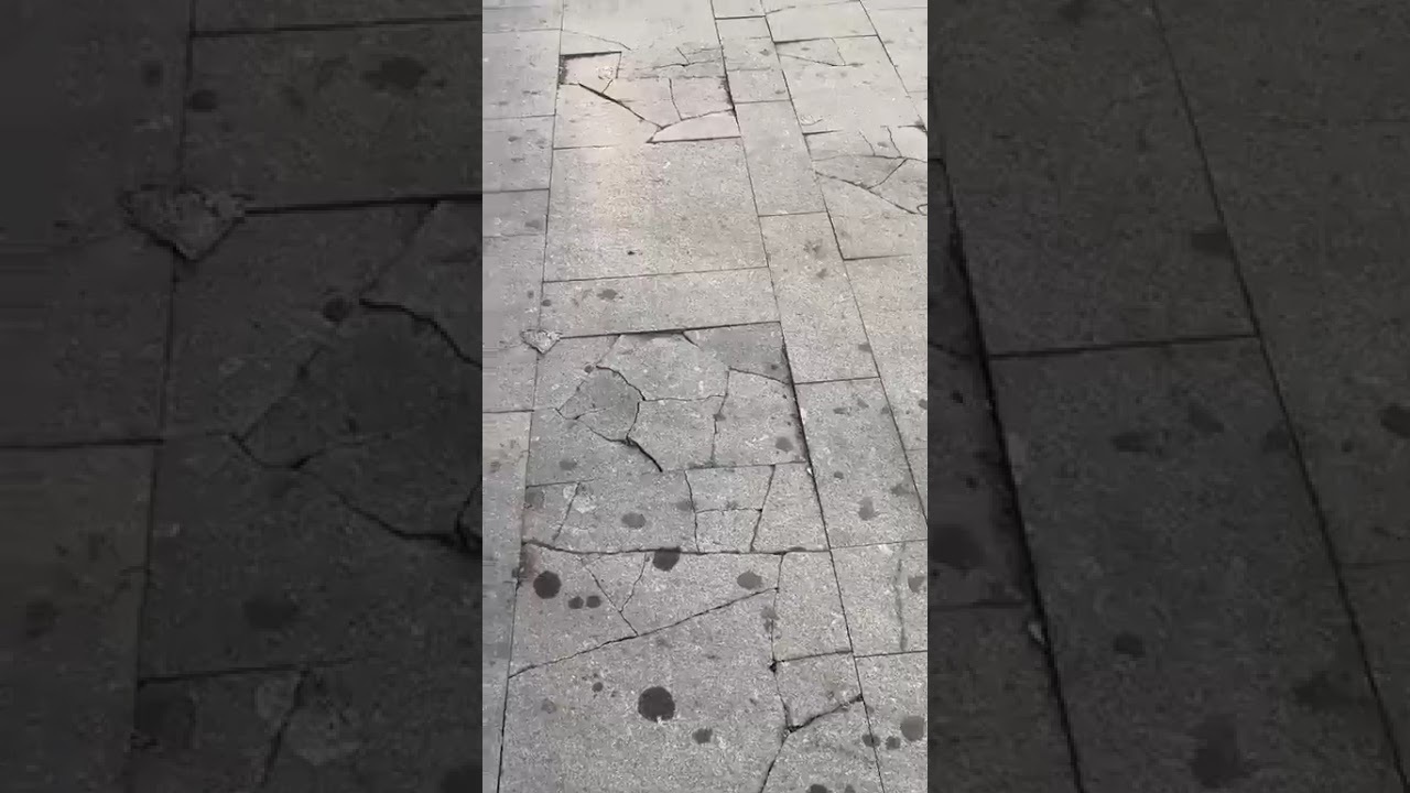 مباشرة من كازا.. شوفو الفضيحة فوسط المدينة! الزليج تهرّس.. فين المسؤولين؟