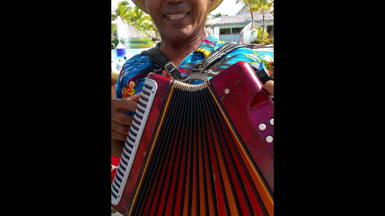 Merengue tipico Dominicano en los testing de cigarros los miércoles en paradisus