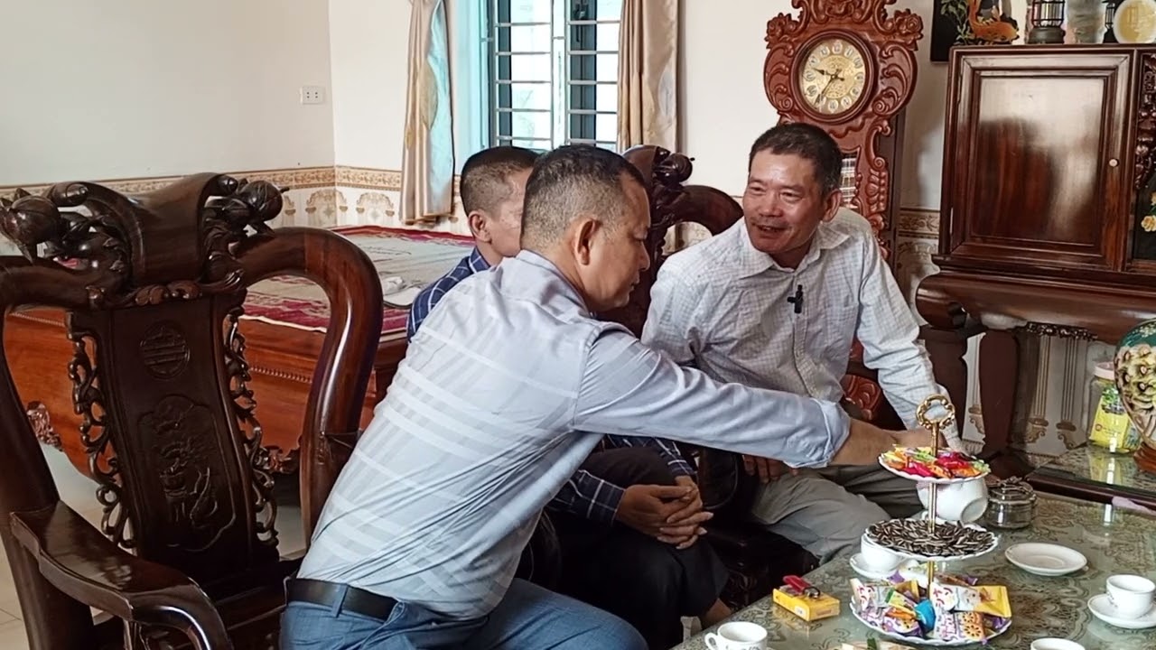 nhà trai Vân từ đến thăm nhà gái