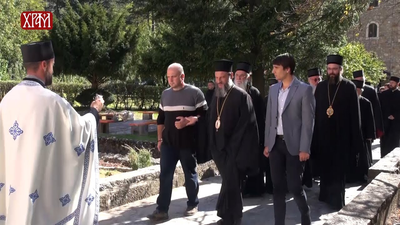 Долазак архијереја у Пећку Патријаршију