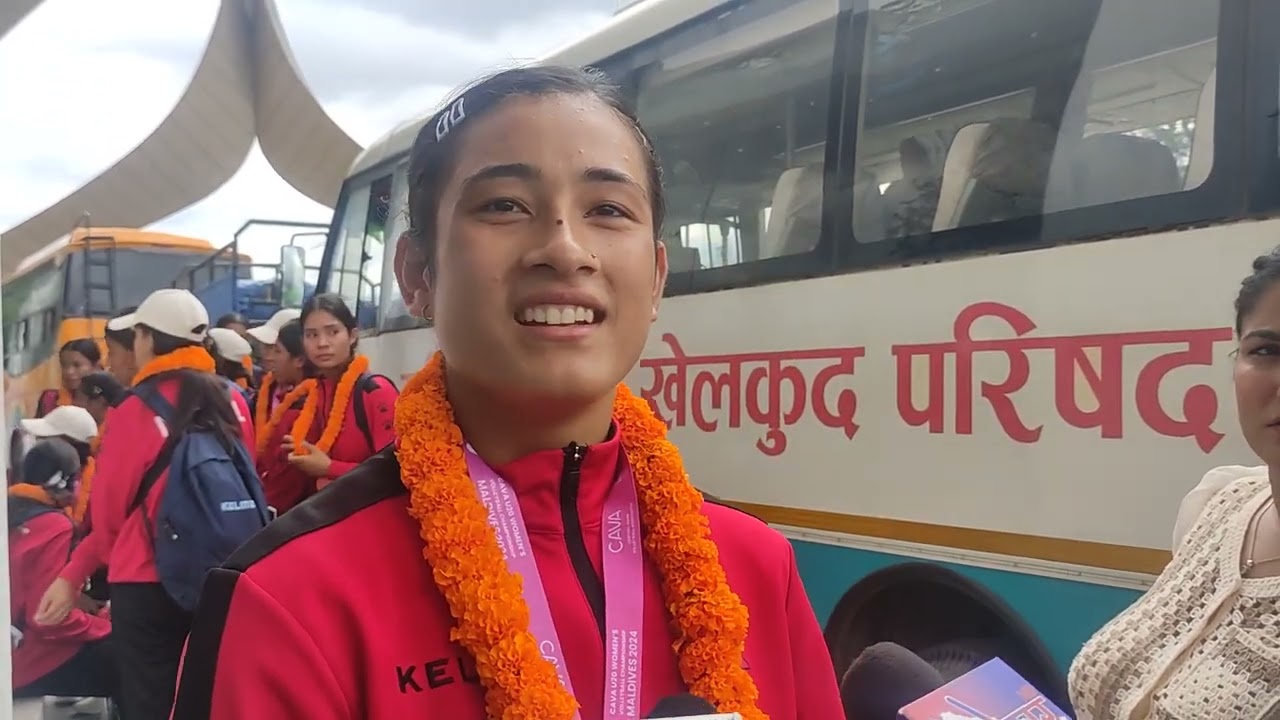 काँस्य पदक जितेर स्वदेश फर्किएपछि यू–२० महिला भलिबल टोलीकी कप्तान जेनिशा विश्वकर्मा ।