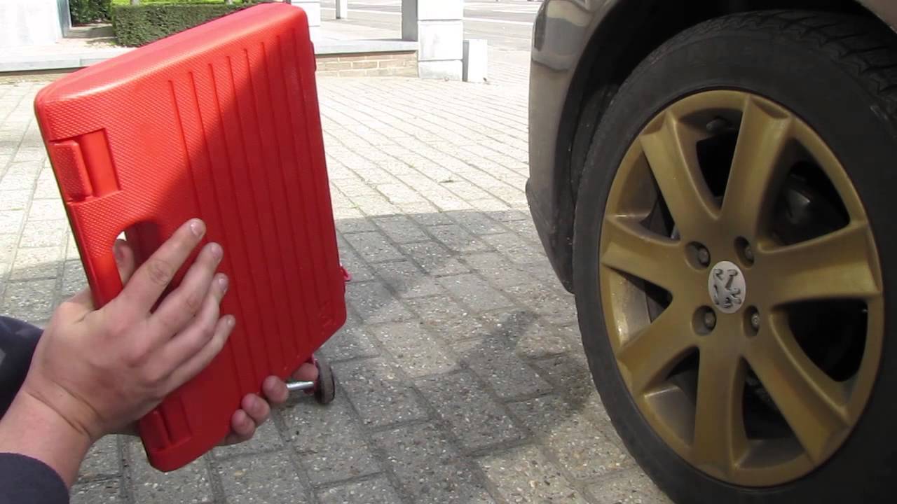 Peugeot 207 - Changing the rear brake discs - The tools you need