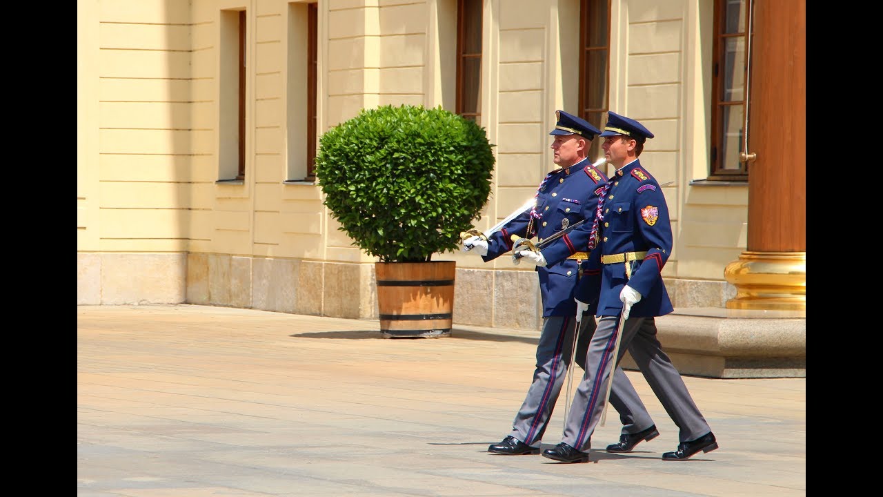 Slavnostní střídání Hradní stráže na Pražském hradě