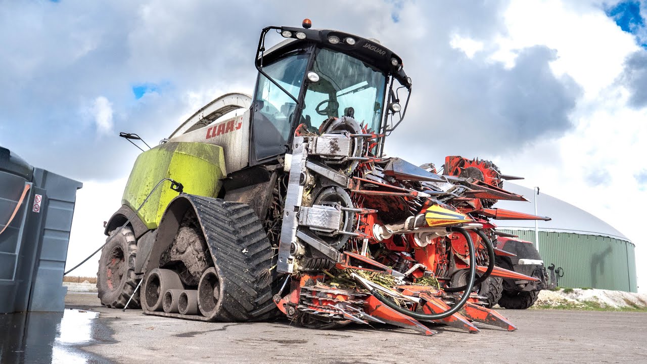 830cv CLAAS JAGUAR 980 Bi-Motor at corn silage 2020 in FRANCE