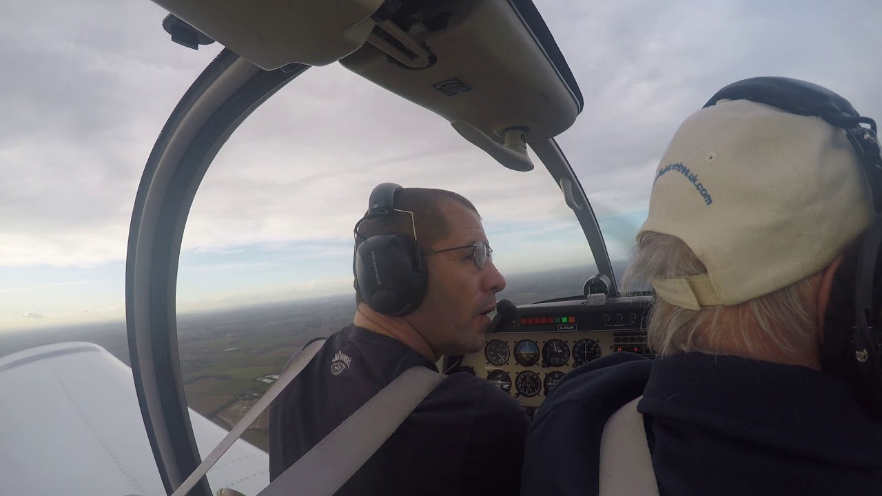 Flight in GECAP with a zone transit over the top of Stansted Airport on a lively day with the wind !
