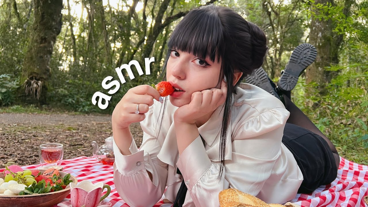 ASMR PICNIC NA FLORESTA COM VOCÊ  🍓🥖🌲🍄