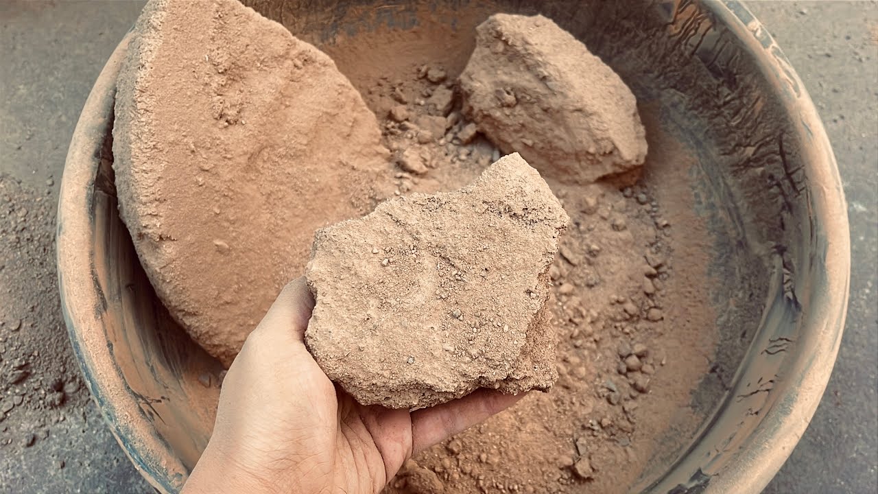 New brown gritty dirt🔥 dry dusty crumbling 🤤 satisfying dust play asmr sorry for the sounds 😭