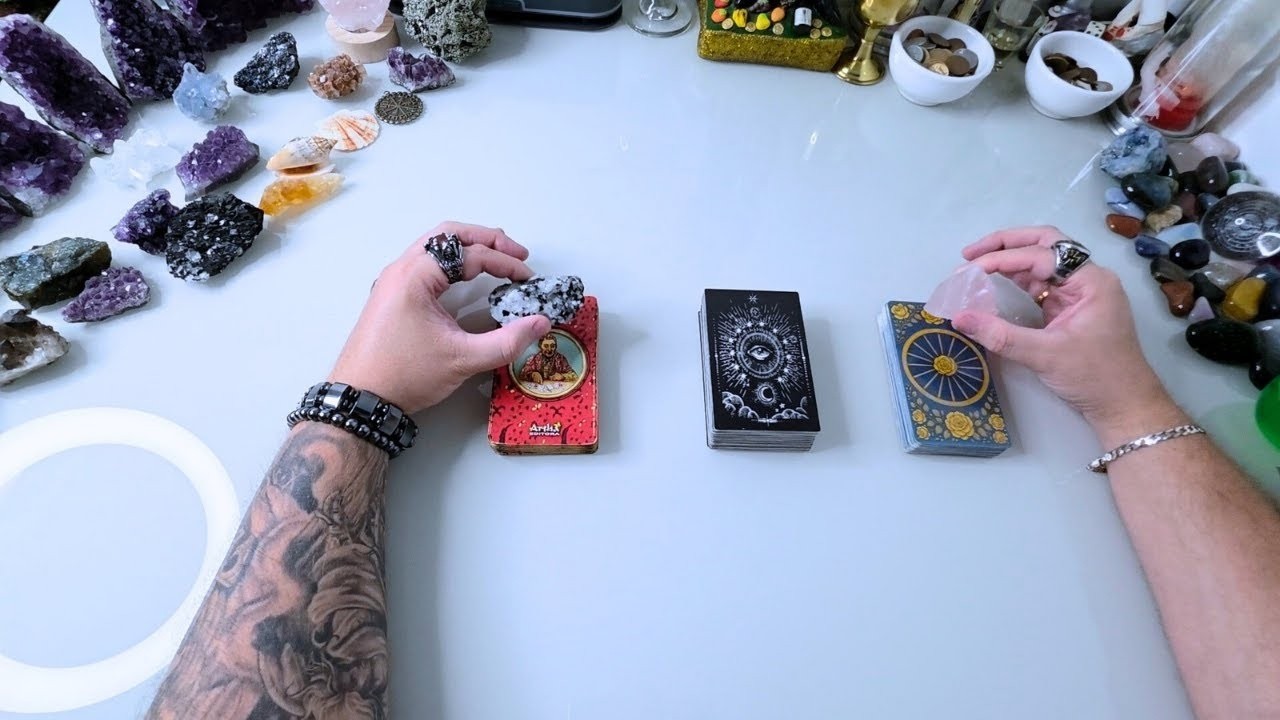 Ele(a) FICA OU SAI DA MINHA VIDA TAROT? Vamos Voltar a Ficar Juntos?