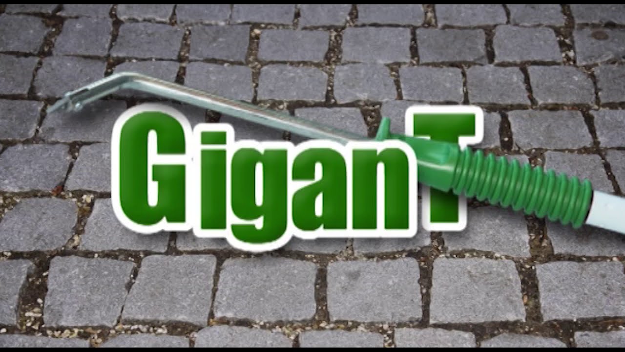 Fugen im Garten reinigen ohne Anstrengung und ohne Bücken mit dem GIGANT Fugenkratzer