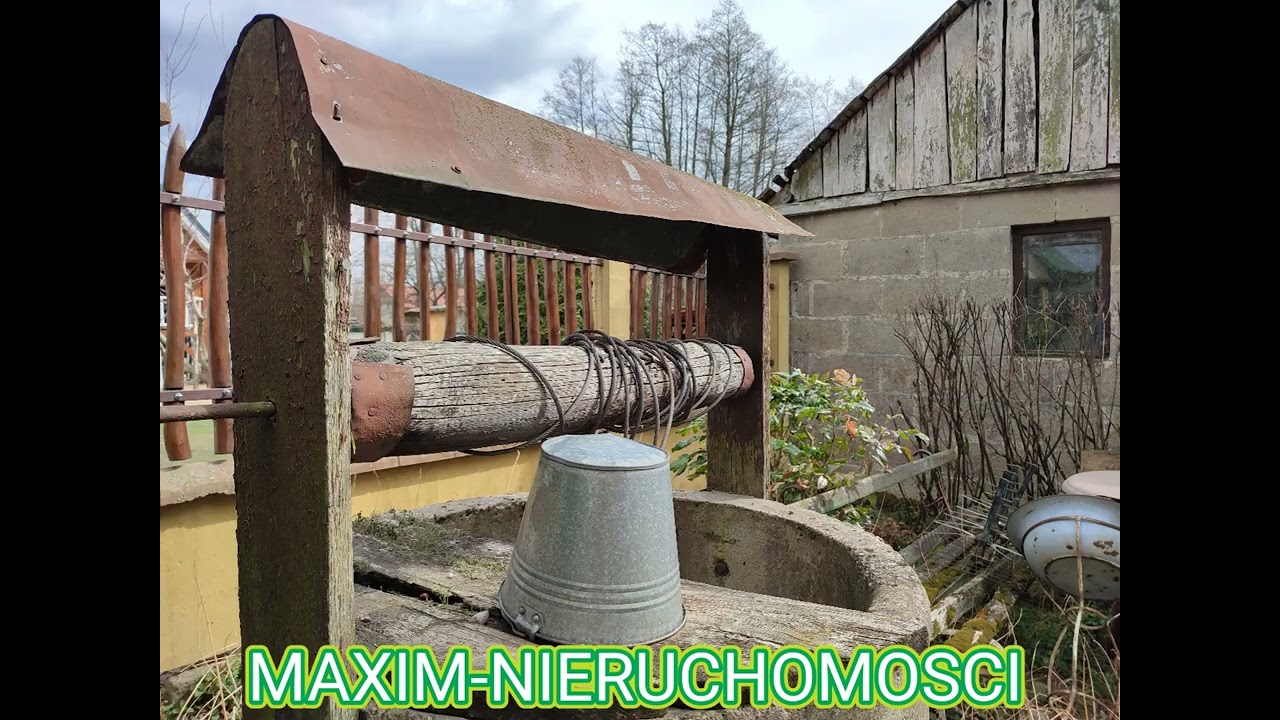 Siedlisko nad stawem na sprzedaż.