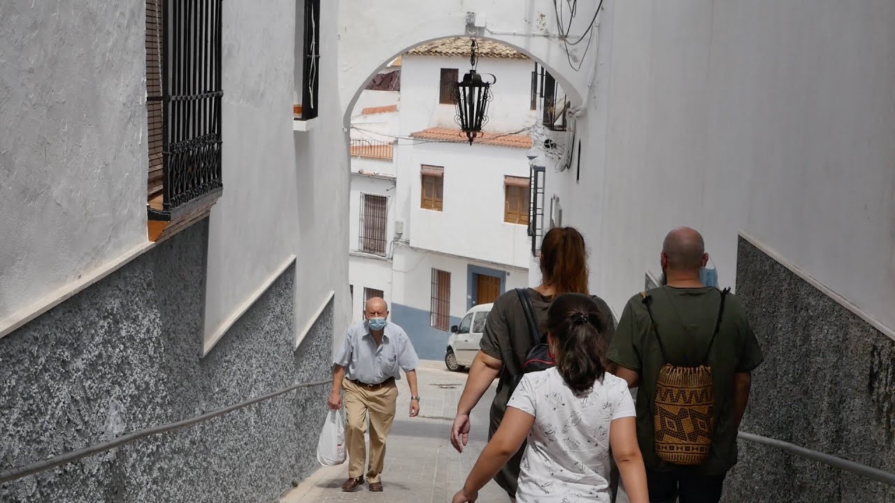 Castro del Río: pueblo-fortaleza con una muralla que abraza la antigua ciudad