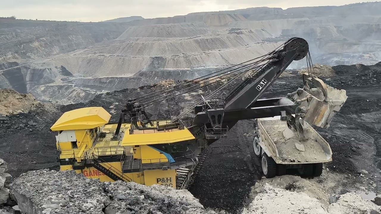 42 Cubic Shovel.. Loading 240 ton Dumper