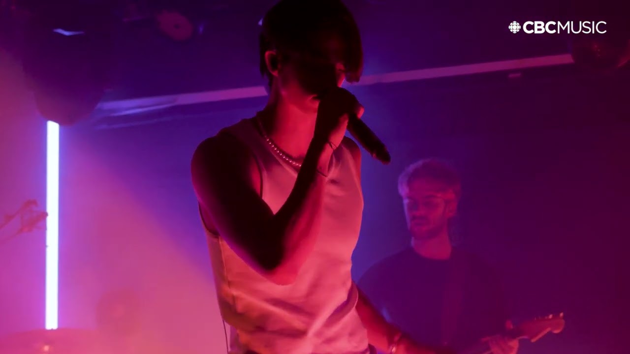 Watch @elijahwoods perform 