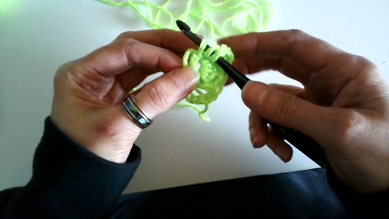 SLOW crochet along | plain granny square | round one |