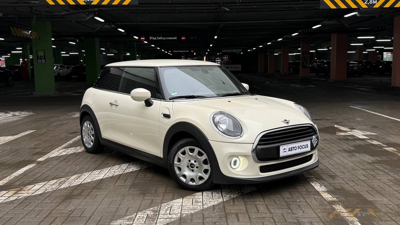 Офіційний MINI One 2019  року. 1.5 бензин,передній привід,автомат