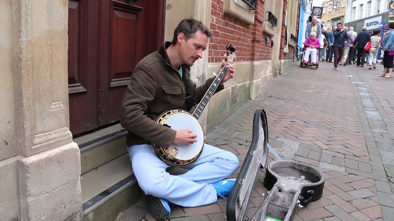 Dueling Banjos - Justin from Good Job 42: 10 - Busking