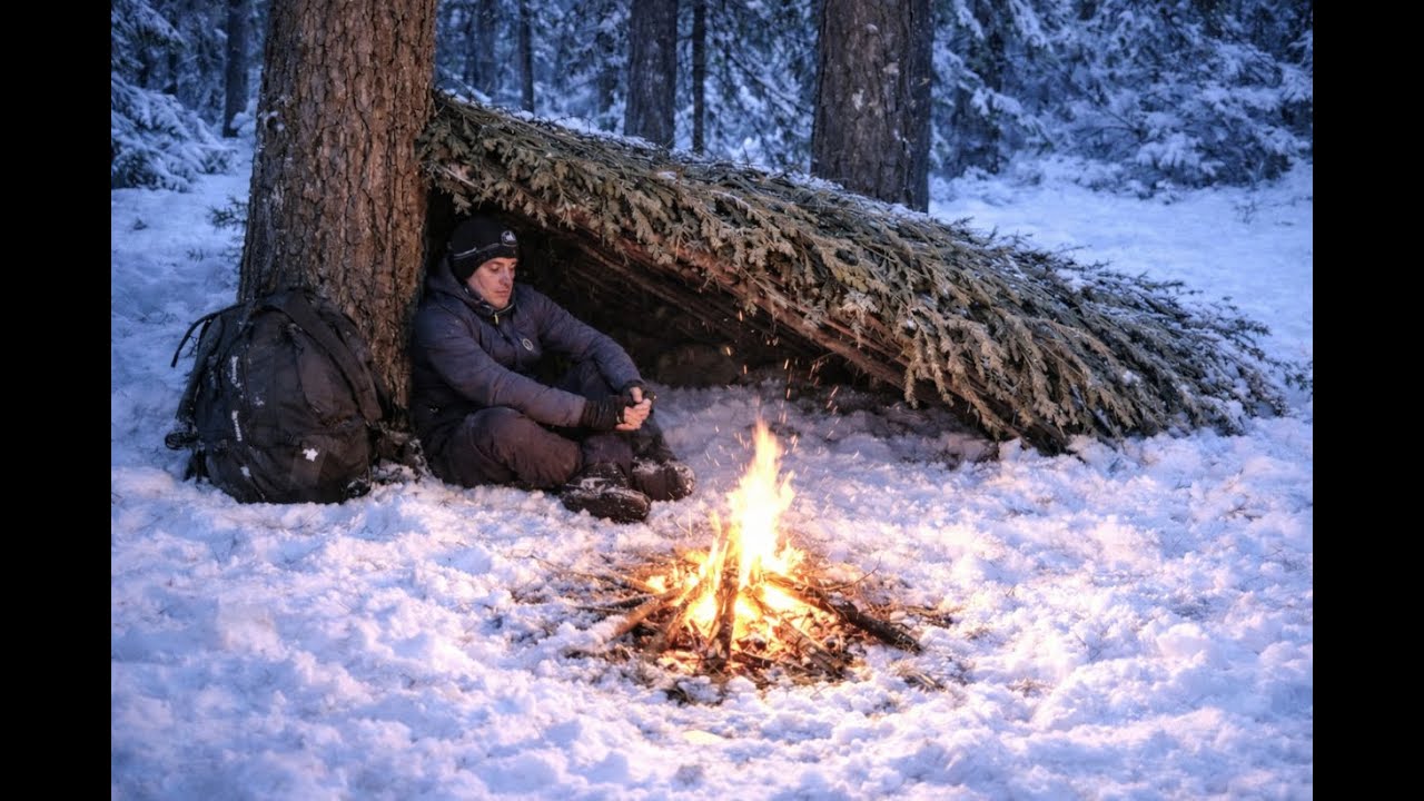 Cought in a WIND and SNOWSTORM NO TENT / Build SURVIVAL PRIMITIV SHELTER