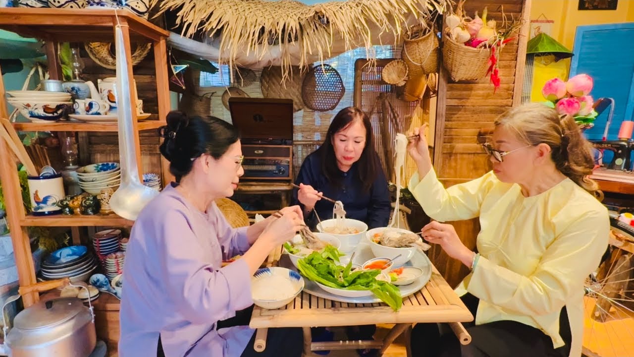 Phở tái gầu bò viên thơm ngon ngày mưa trong Gian Bếp Mẹ Tôi #phở #gianbepmetoi