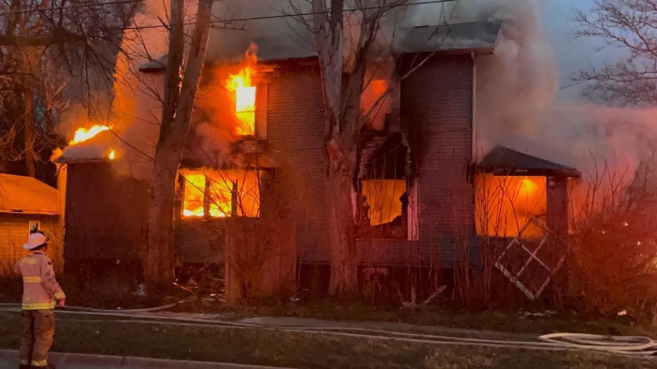 Saginaw MI (VACANT RESIDENTIAL STRUCTURE FIRE) Scene