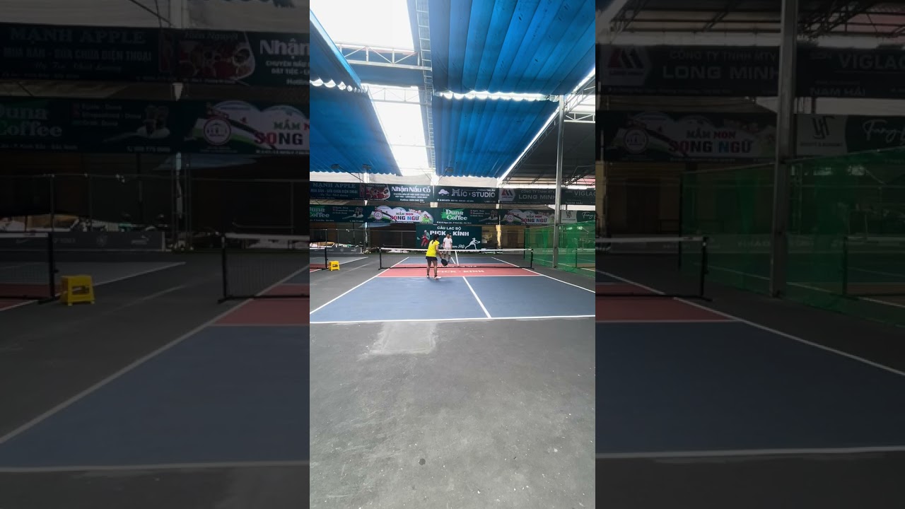 Vợ chồng em khởi động trước trận đấu pick 