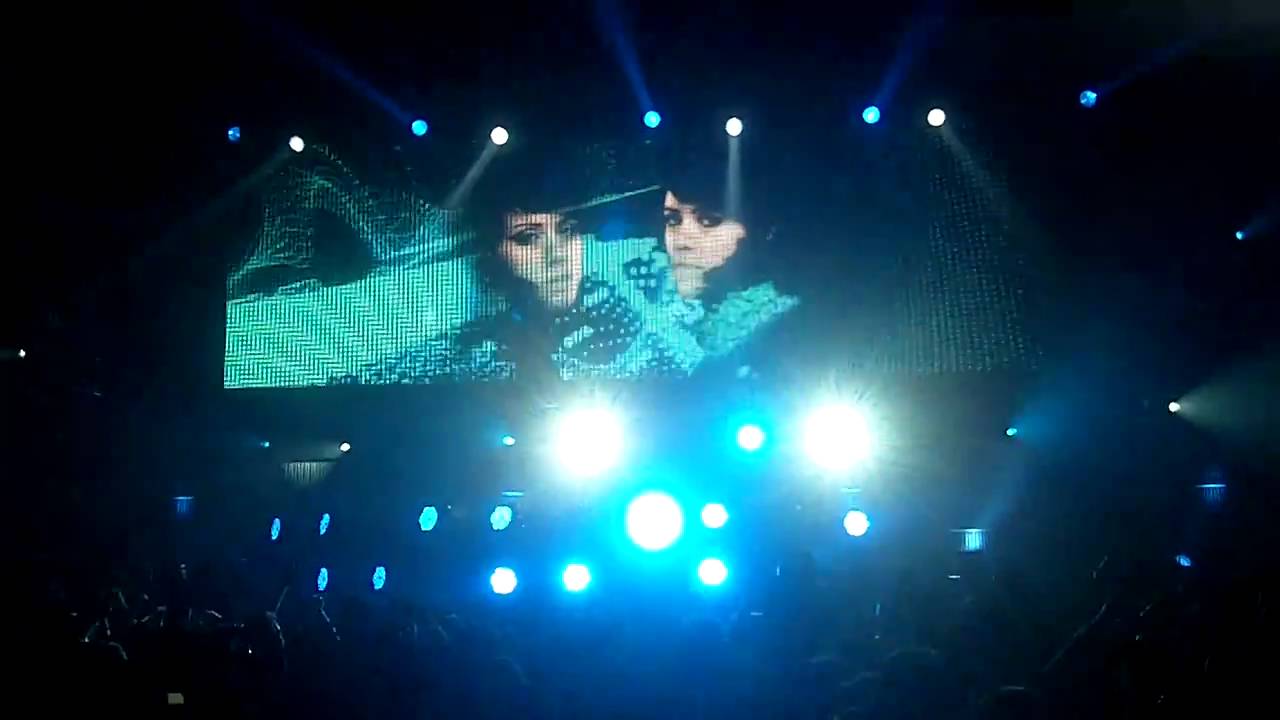 Outro / Feel It In My Bones - Tiesto in Chicago 2010 [HQ!]