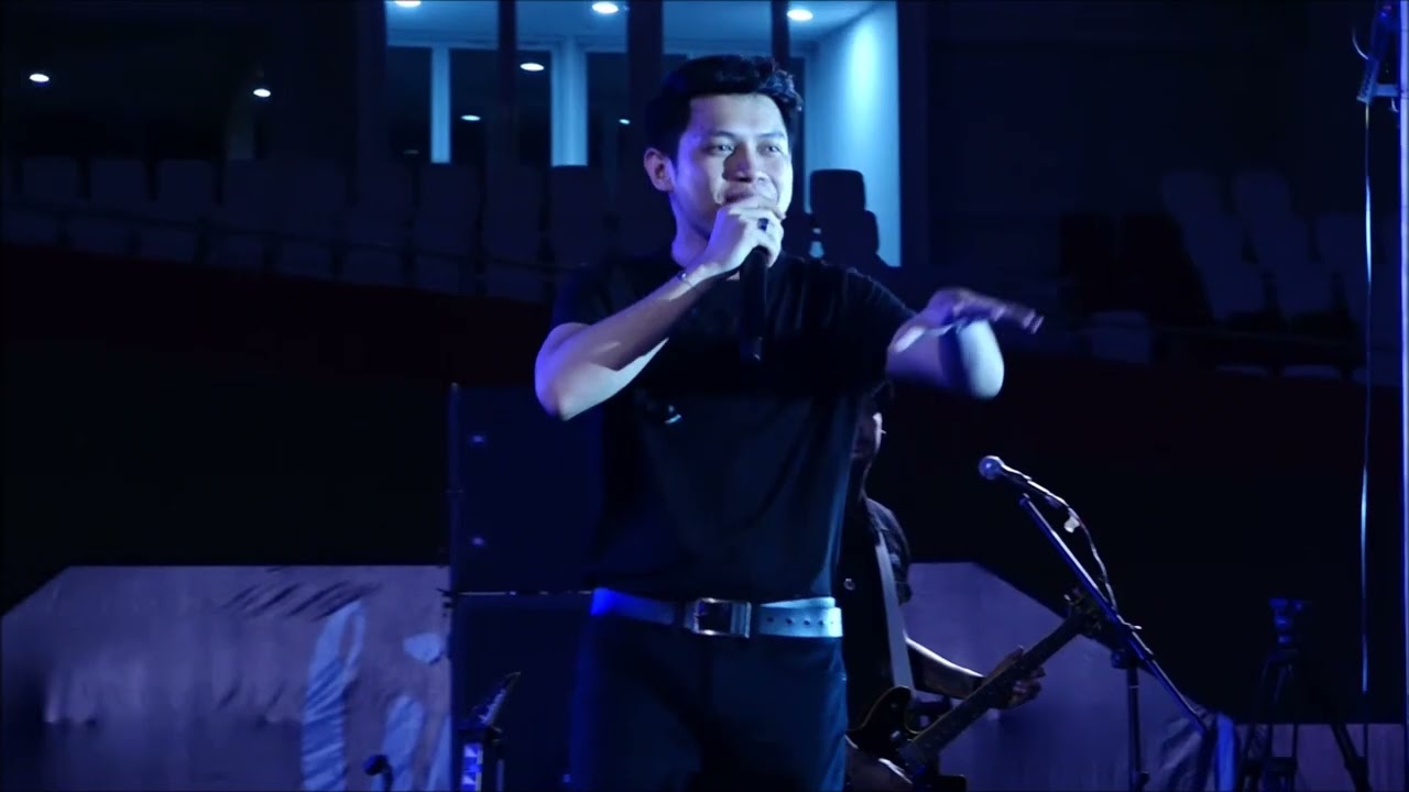 Rony Parulian - Separuh Nafas (Live from FUTSAL SERIES Grand National Championship)