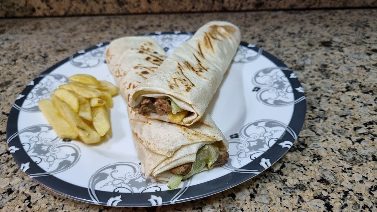 سندوتش الفراخ وجبة غداء سريعة