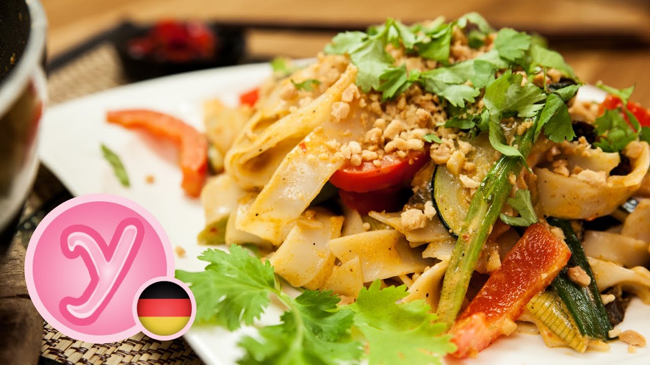 asiatische VEGGIE NUDELPFANNE in Curry-Kokos-Sauce - vegan