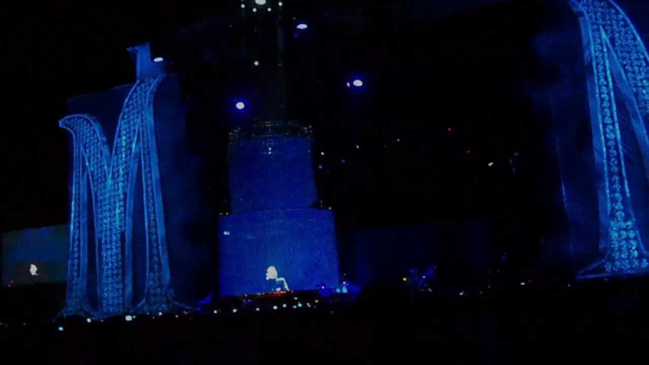 Madonna - Frozen (Sticky & Sweet Tour) Sub Español