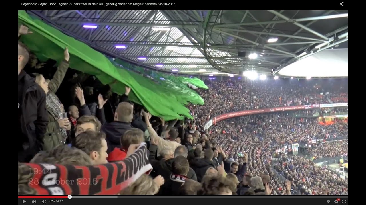 Feyenoord - Ajax: Super Sfeer Fans Feyenoord KUIP, LEGIOEN gezellig onder Mega Spandoek 28-10-2015