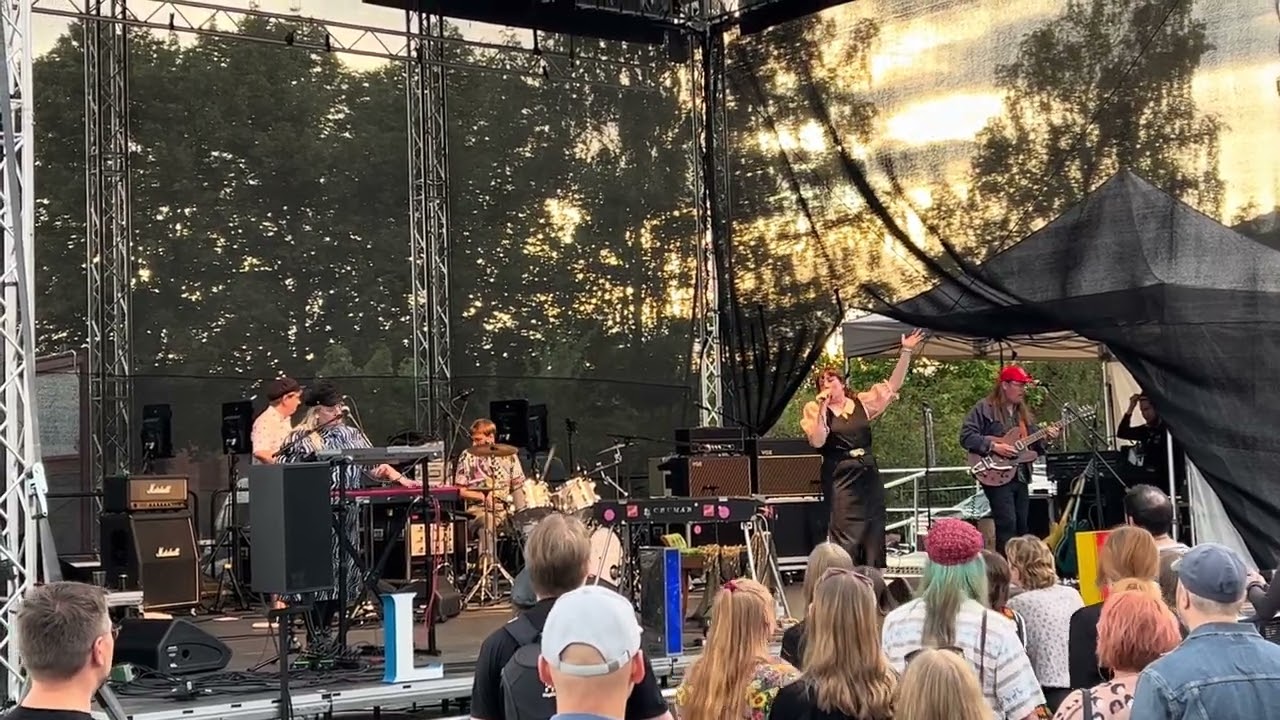 Litku Klemetti - En elä (Logomon Terassikesä • Turku • 18.8.2023)