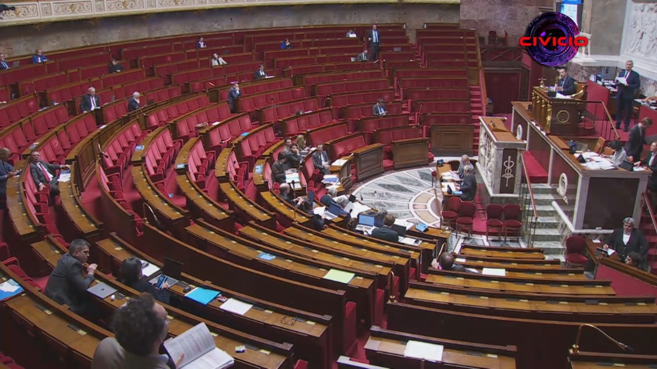 ASSEMBLÉE VIDE 27 DÉPUTÉS POUR VOTER LUNAIRE