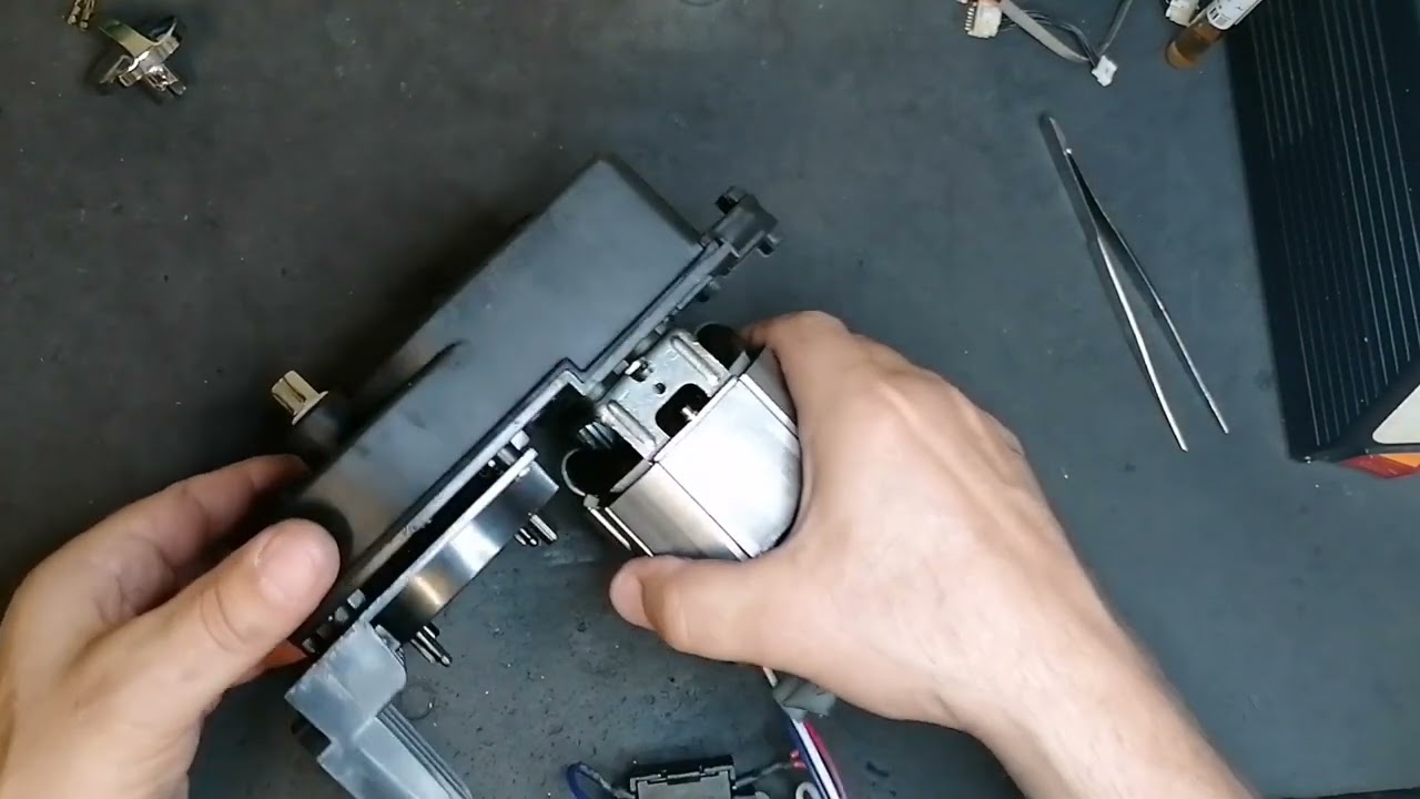 Elektrinė mėsmalė STOLLAR BMG750 mechaninis gedimas 