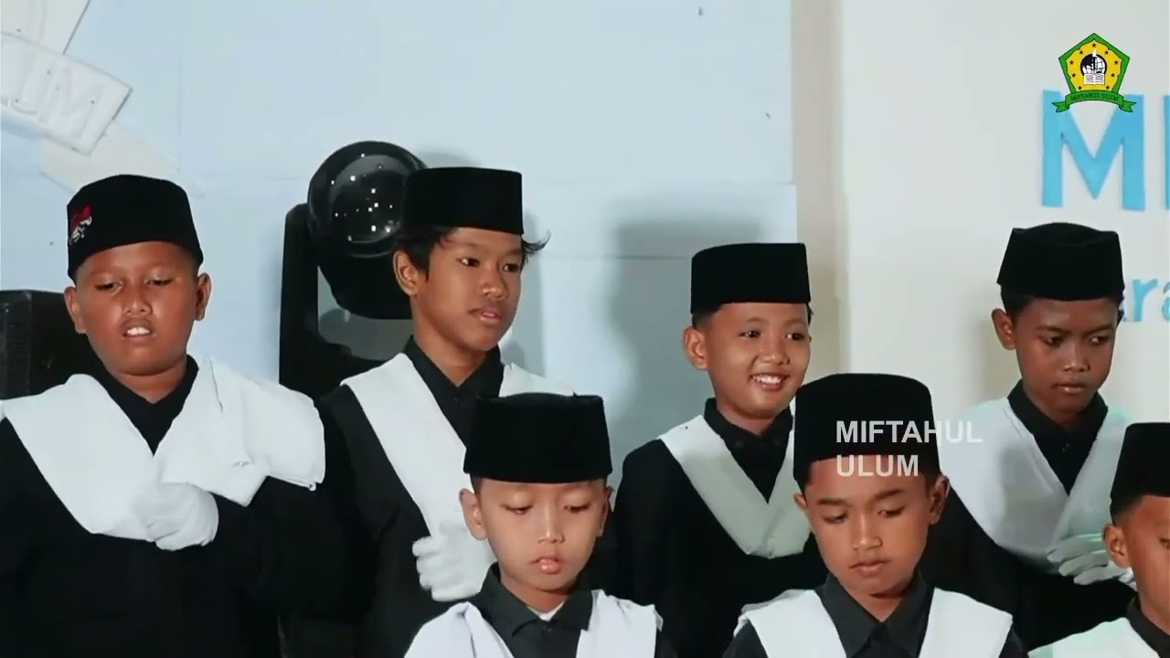 Tarian samman persembahan murid kls 5 Miftahul ulum karang anyar 