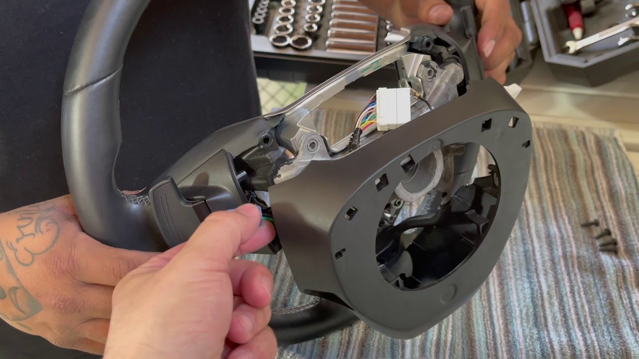 Honda Civic Type R FK8 Helps FC2 Install Buddy Club Carbon Fiber Steering Wheel