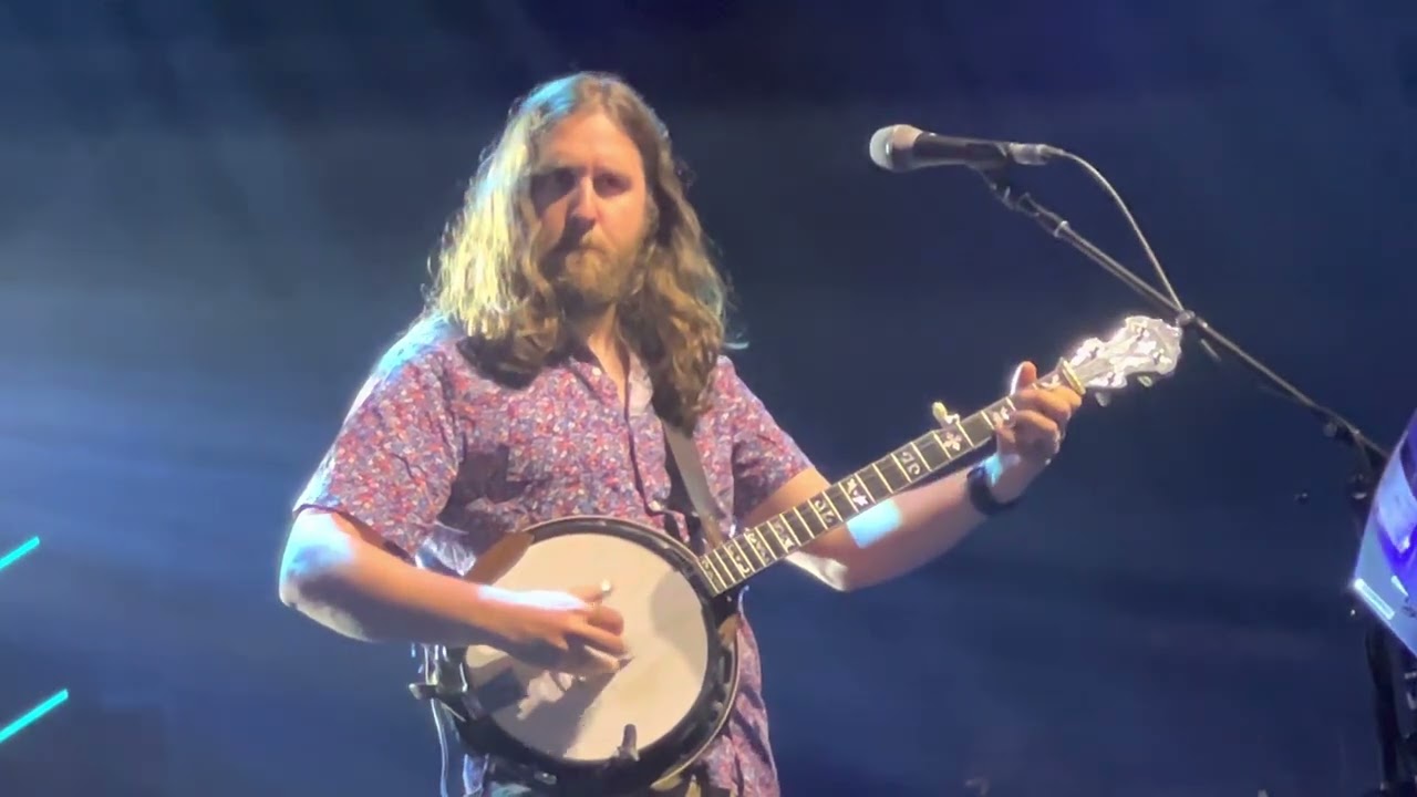 Billy Strings - Dig A Little Deeper In The Well