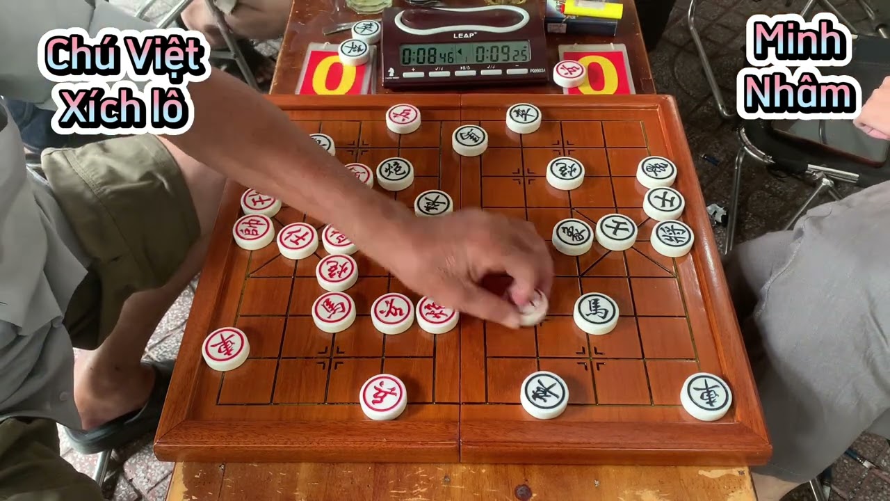 Chú Việt gặp cao thủ trẻ mới lên cờ đành mất bánh xích lô!