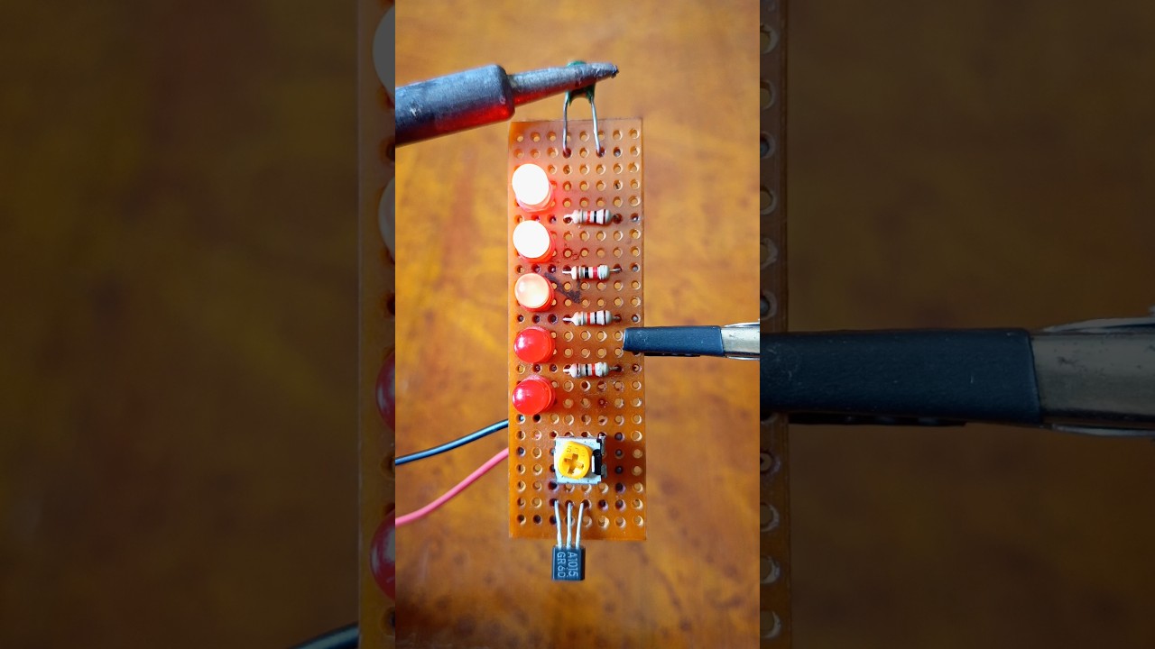 Temperature 🌡️ sensor circuit | Thermometer #arduino #electronics