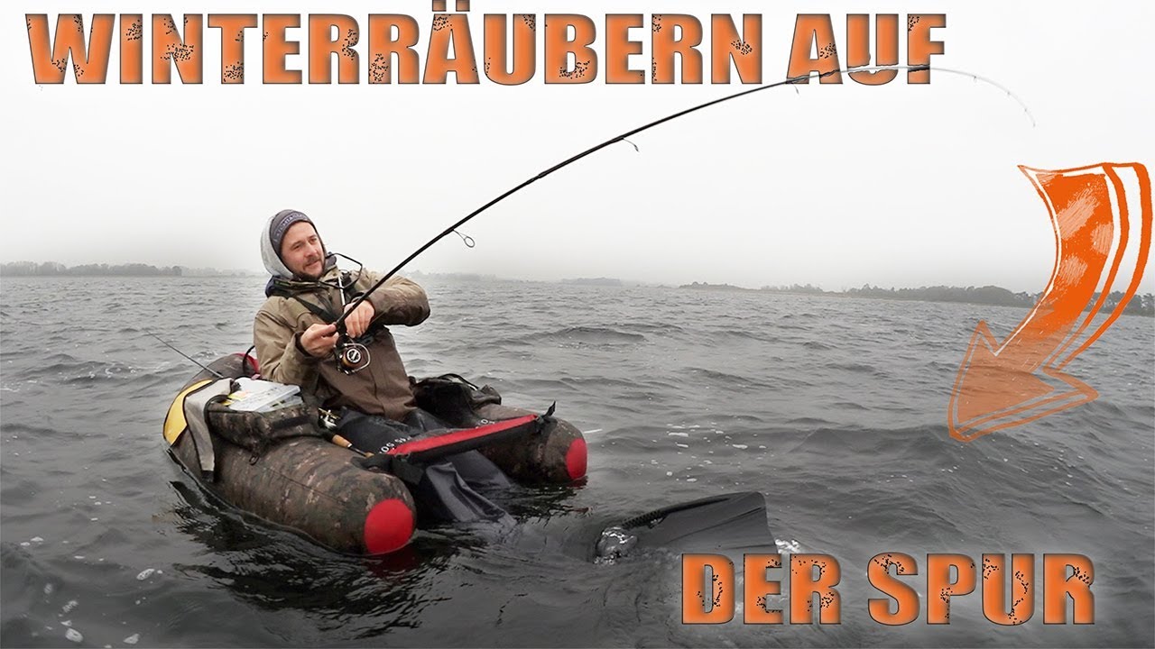 Hechtangeln vom Belly Boat und Barsch fangen im Hafen. Angeln im Winter - kalt aber erfolgreich :)