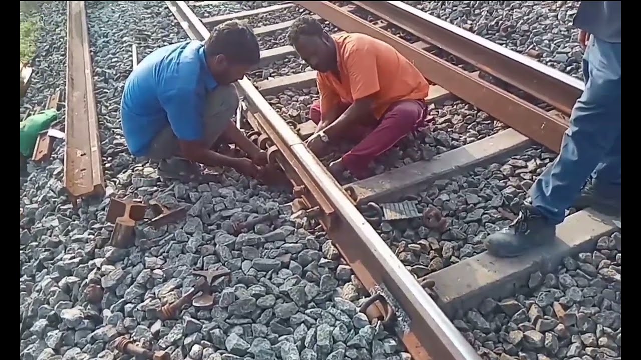 DESTRESSING of Rails in Railway Track @Gokulrajpway