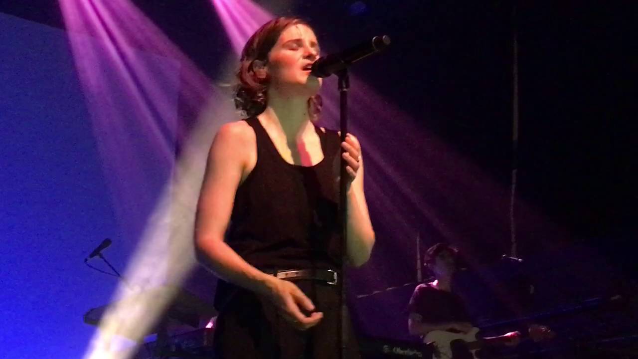 Christine and the Queens - Nuit 17 à 52 LIVE 10/10/16 NYC
