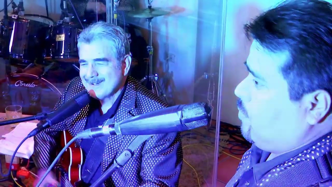 Los Humildes Hermanos Ayala - Con Hilo Azul (En Directo)