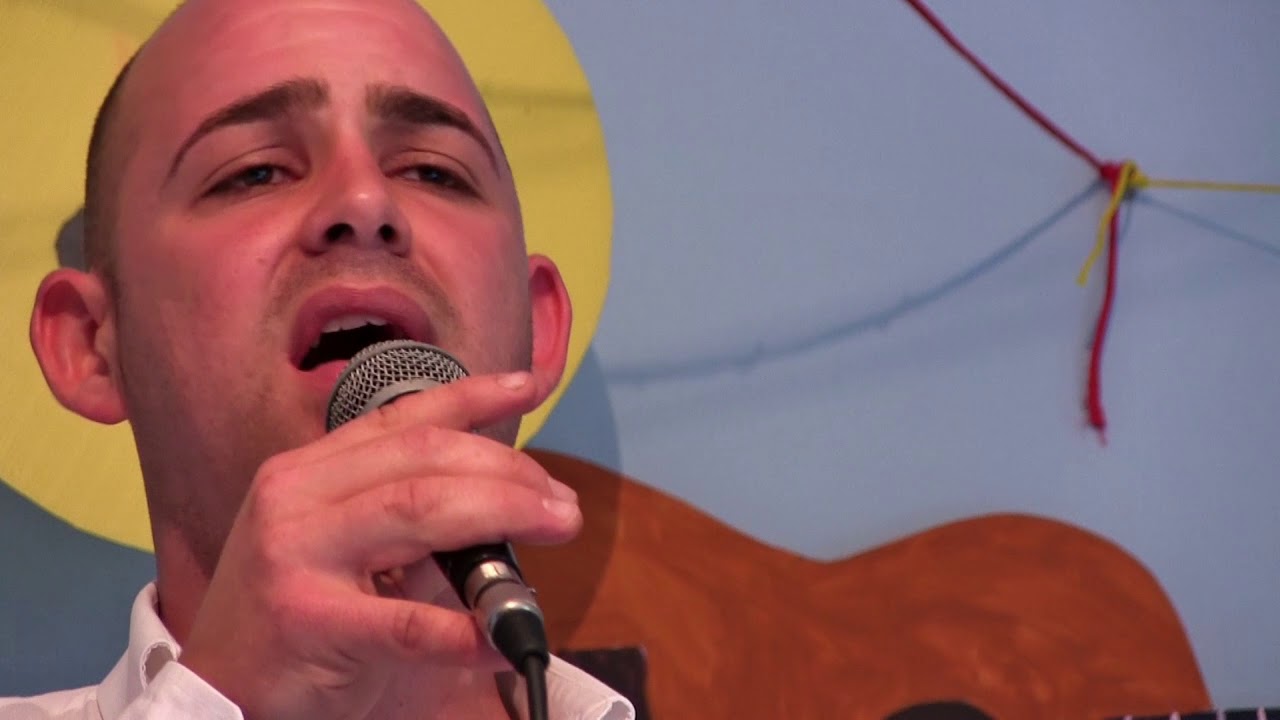 "tutti li belli" canta Salvatore Briganti