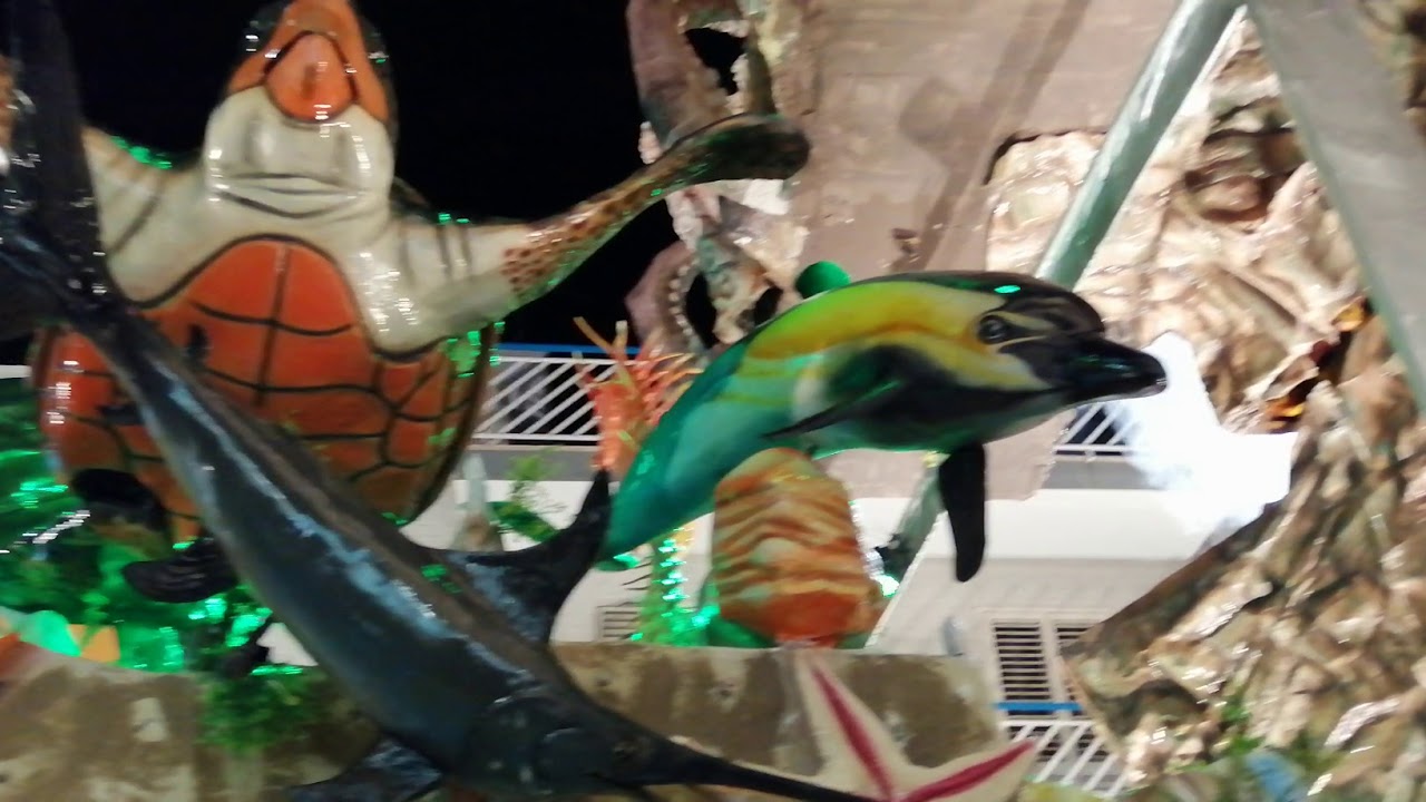 Tragedia sfiorata al Carnevale di Massafra 2019 (cade un pezzo dal carro)