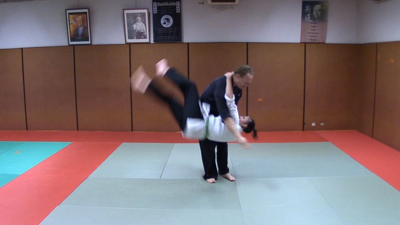 Les bases du koshi nage