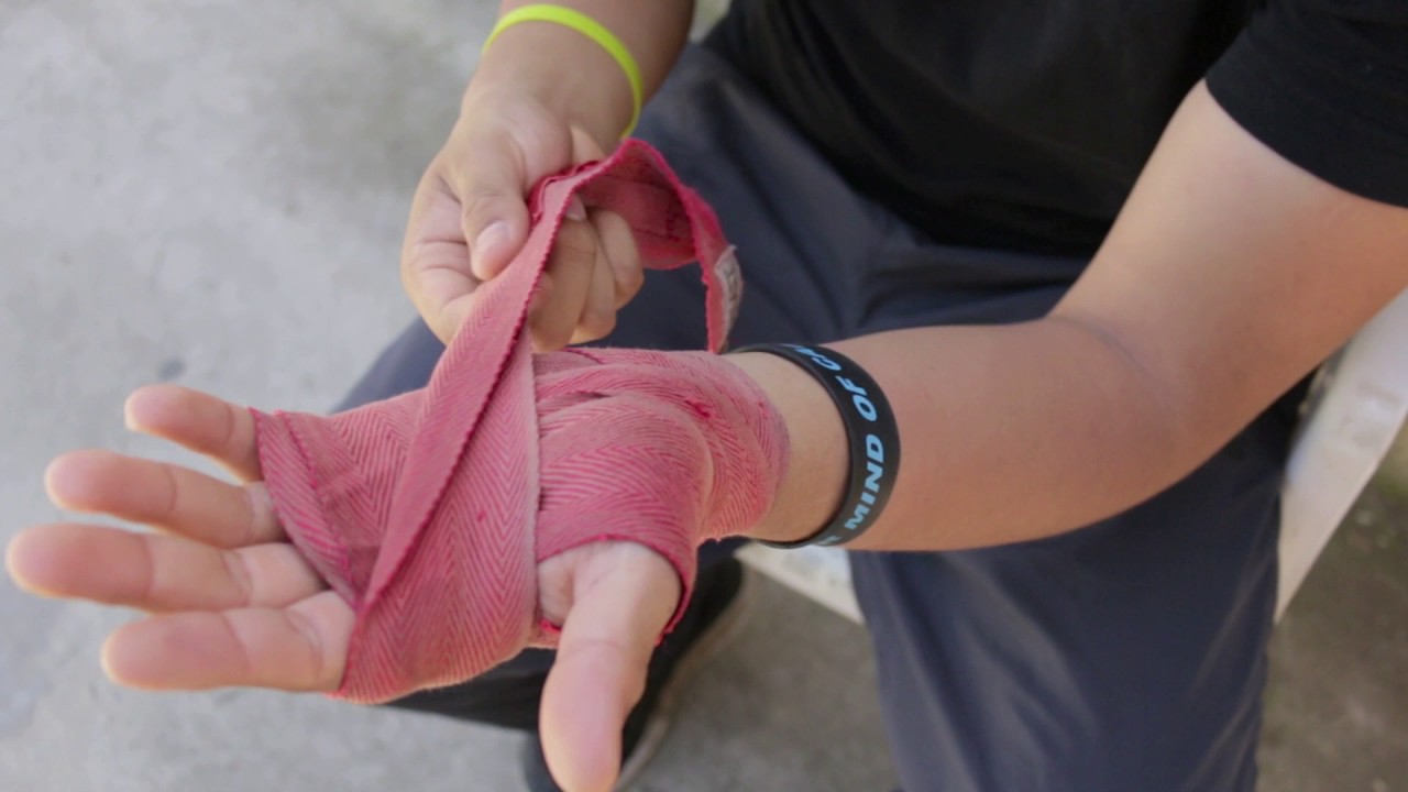 Easy Way to Wrap Hands for Boxing (short wraps)