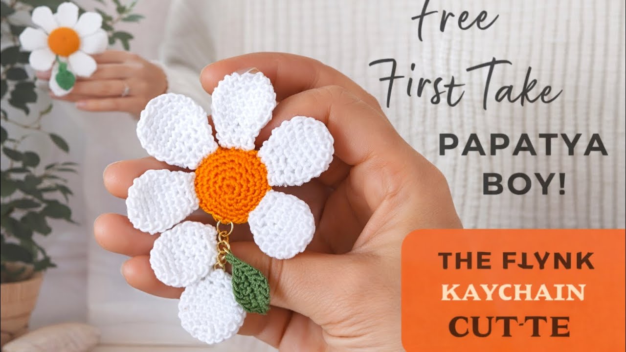 How to Crochet a Daisy Keychain | Easy Flower Crochet Pattern